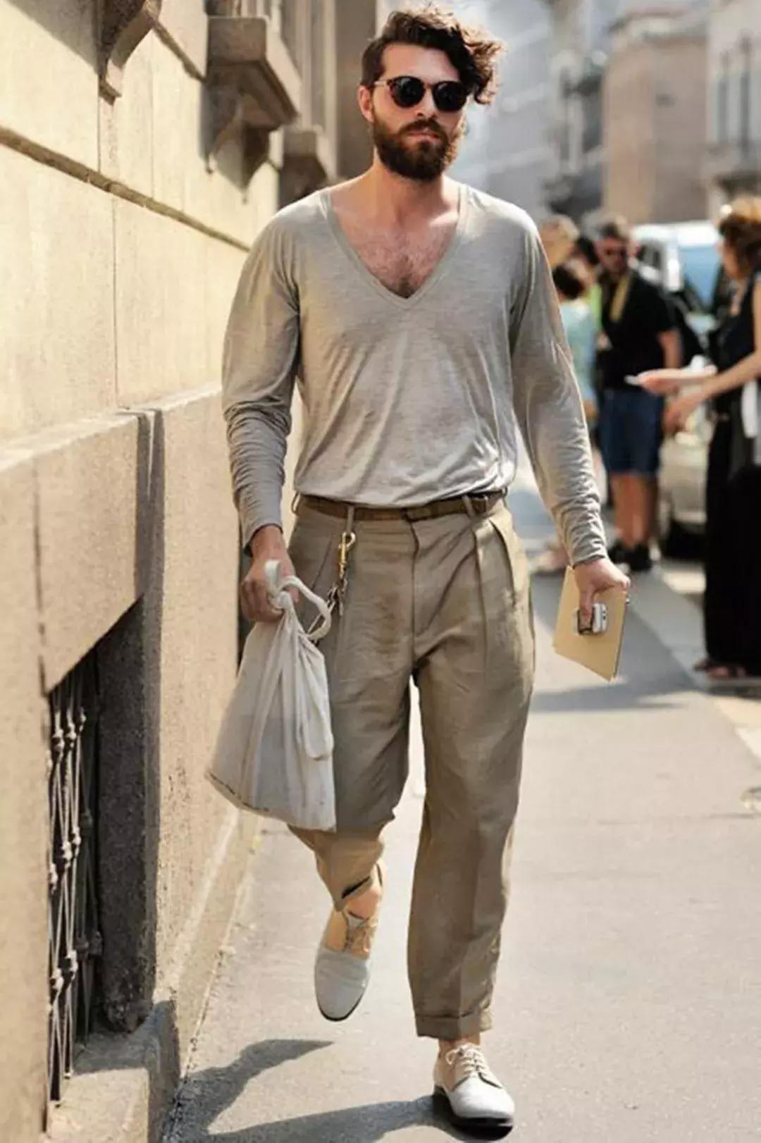 纯亚麻细布衬衫非常适合夏季穿着,白色亚麻衬衫又薄又透里面怎么穿