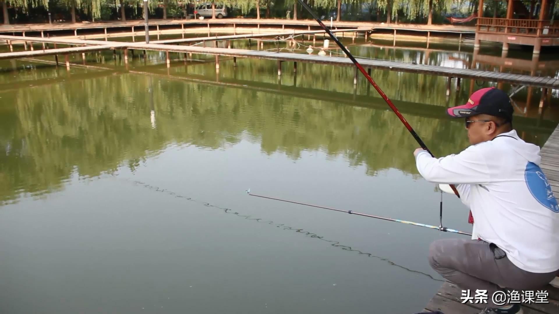 野钓中鱼后该怎么控鱼,野钓水域鱼很敏感怎么垂钓