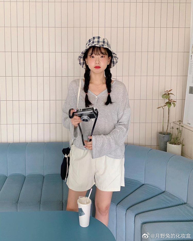 值得推荐的韩系穿搭博主,韩国穿搭博主穿衣服过程
