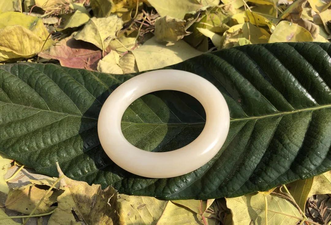 30岁女生适合的气质手镯,20多岁3000至5000元翡翠手镯推荐