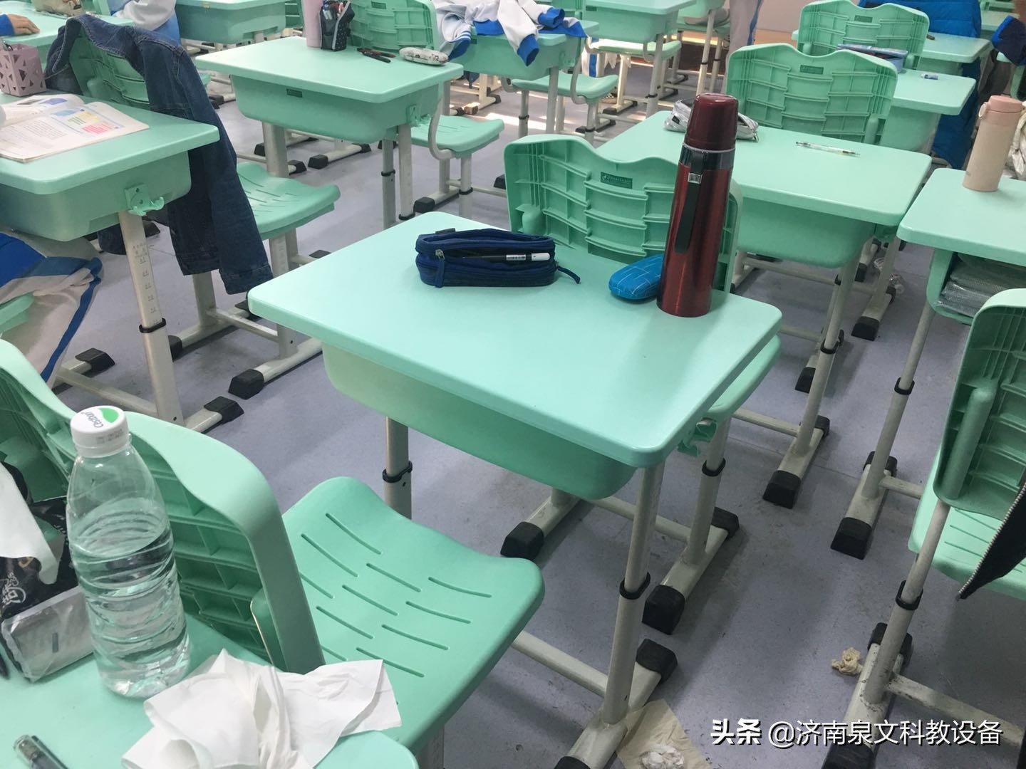 课桌椅的无毒材质,塑钢课桌椅环保么