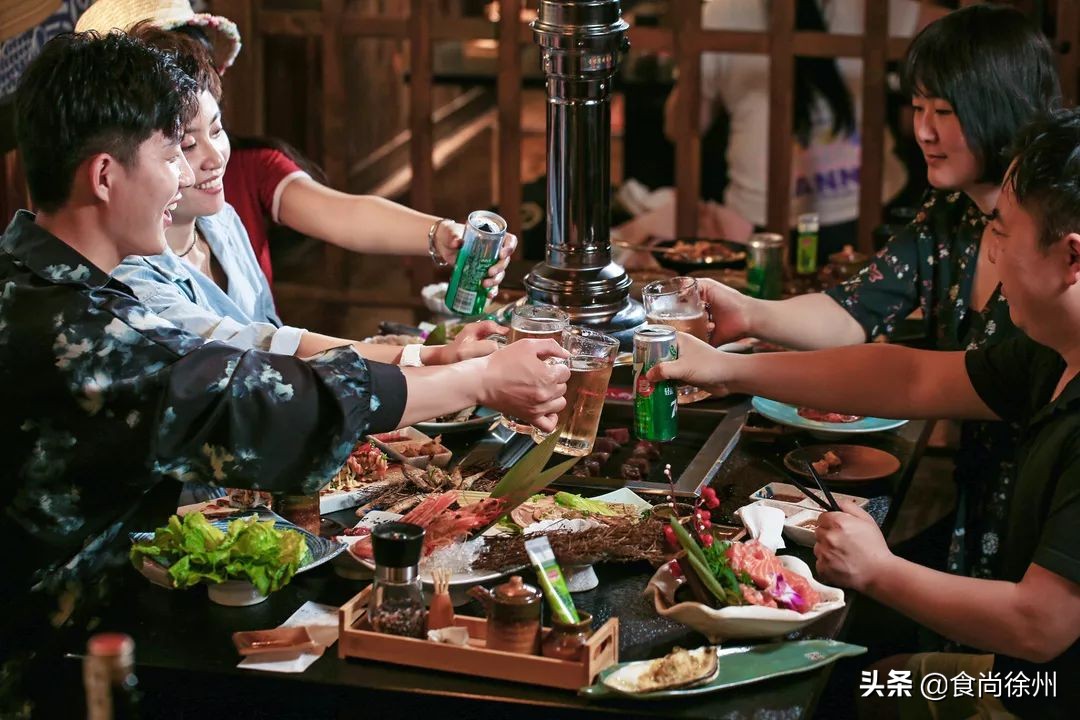 徐州发现超魔幻烧肉酒场，颜值赛高！可以大口吃肉大口喝酒！