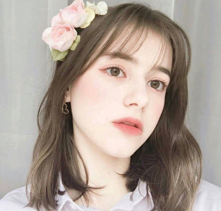 17岁俄罗斯妹子走红，韩妆化得出神入化，被封为“人间水蜜桃”！