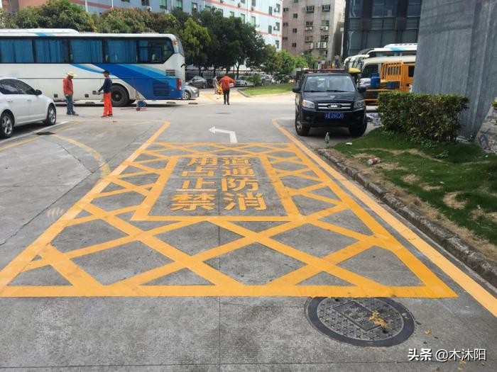 开车出去找停车位怎么办,市内开车怎么找停车位