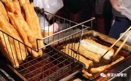 小吃赚钱项目,小吃生意既能赚钱又简单