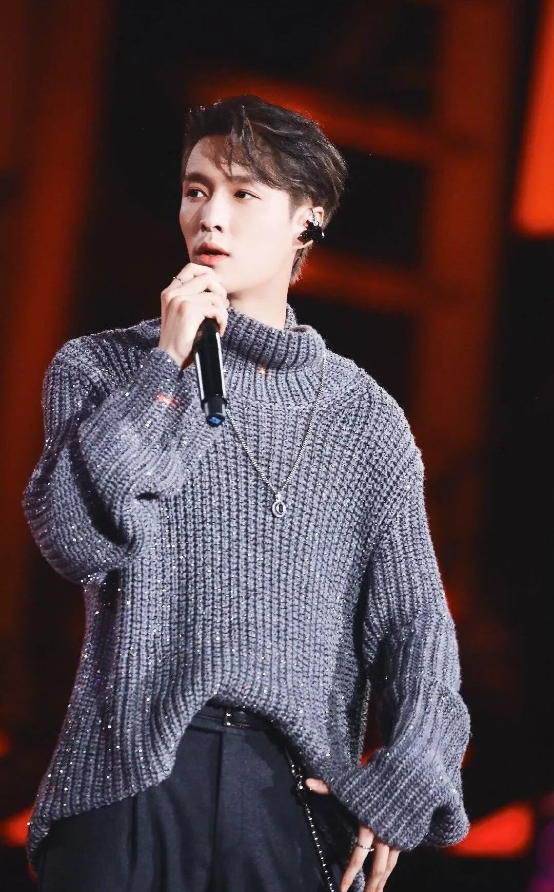 张艺兴代言美国时尚品牌CALVINKLEIN