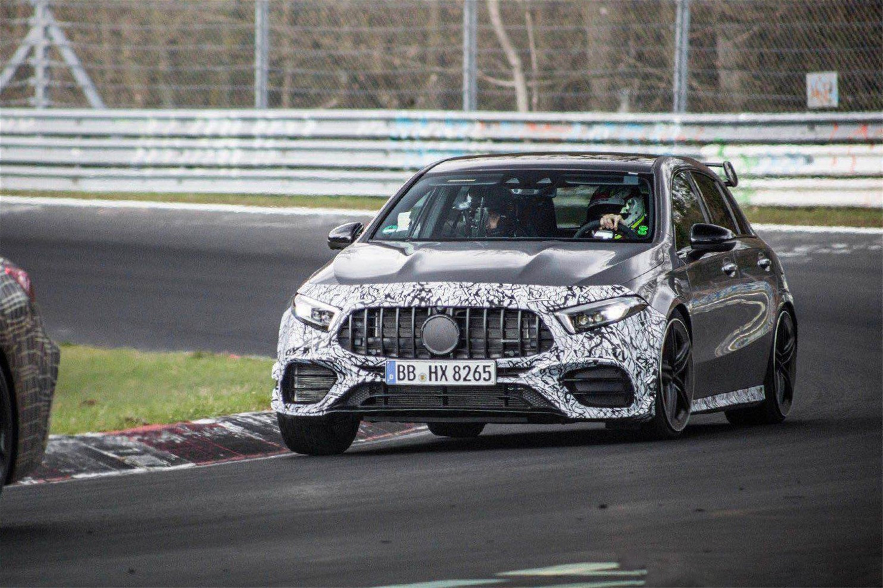 地表最强简聊奔驰a45amg,奔驰amga45小钢炮最新款