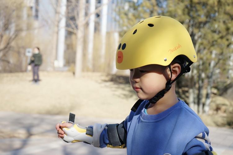 柒小佰轮滑鞋儿童6-12岁,轮滑就该这么玩