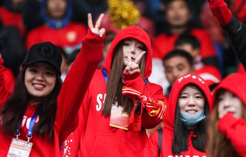 中超美女球迷图片大全,中超看台倩影