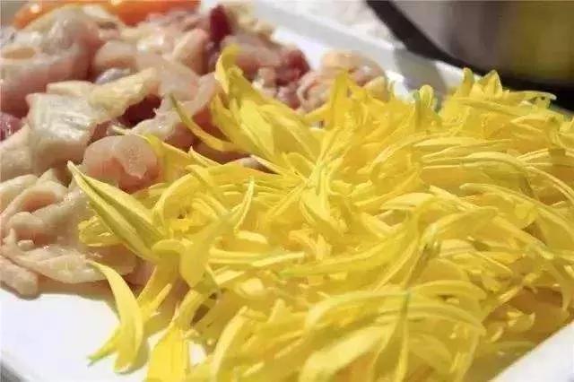 100岁长寿指南:人懒、有钱、吃花、不当官