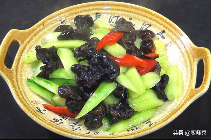 一盘凉拌黄瓜清爽美味又好吃,黄瓜炒木耳的做法有哪些