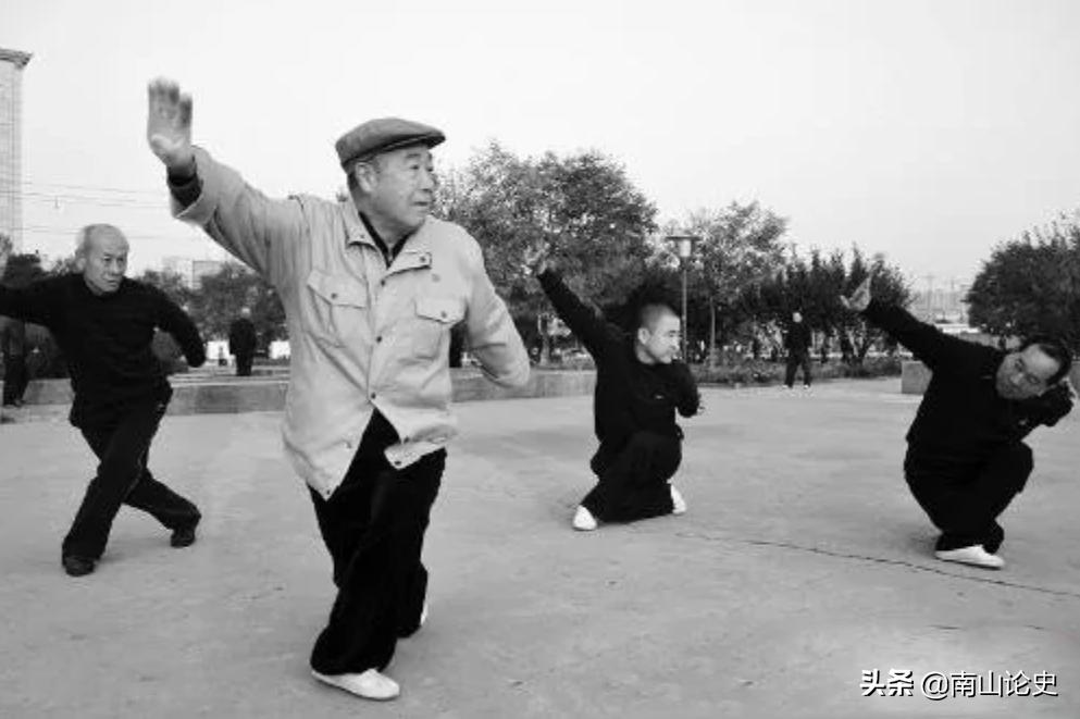 浅谈张锡太实战能力,双手4根手指齐头长短,70岁仍能拳脚生风