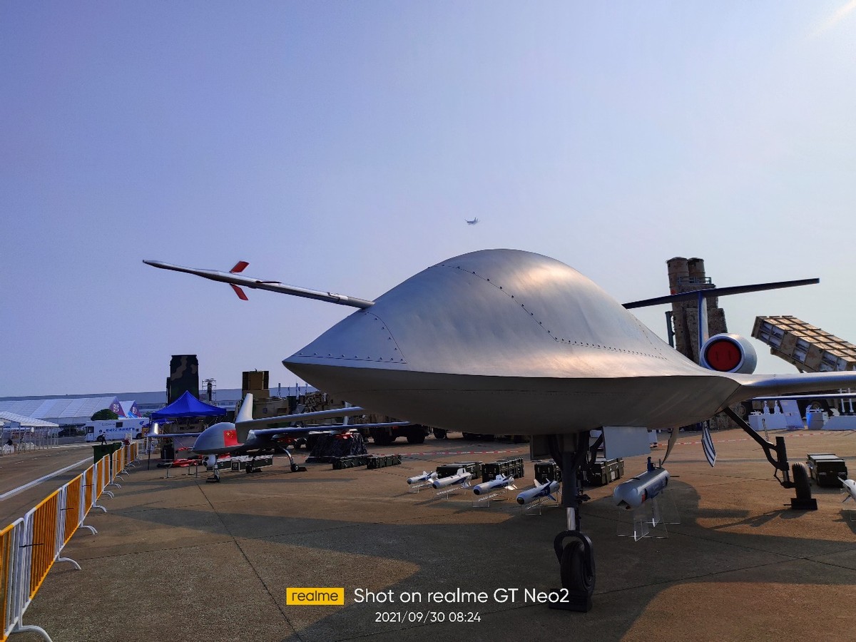 realmegt2对比iqooneo5s,realme真我gtneo2上手体验