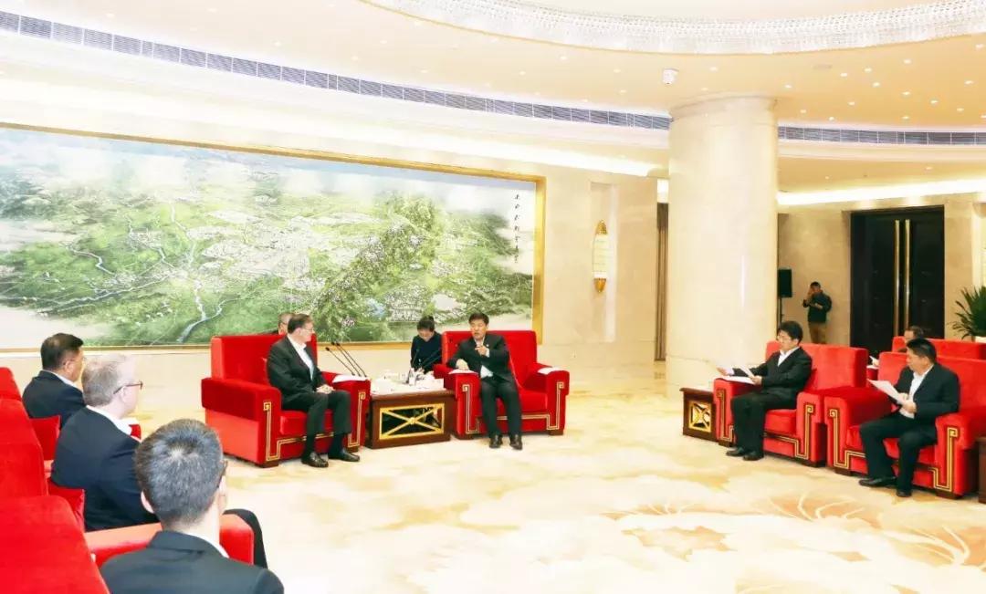 全球巨头康宁公司携新技术来到成都罗强市长连说两个“感兴趣”