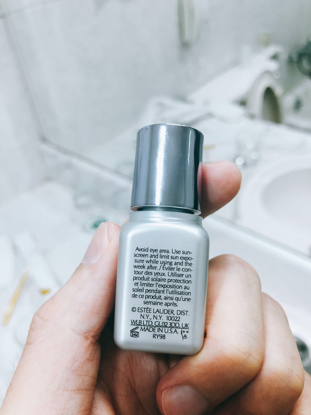 雅诗兰黛线雕精华抹脸刺痛,雅诗兰黛线雕精华能去除法令纹吗