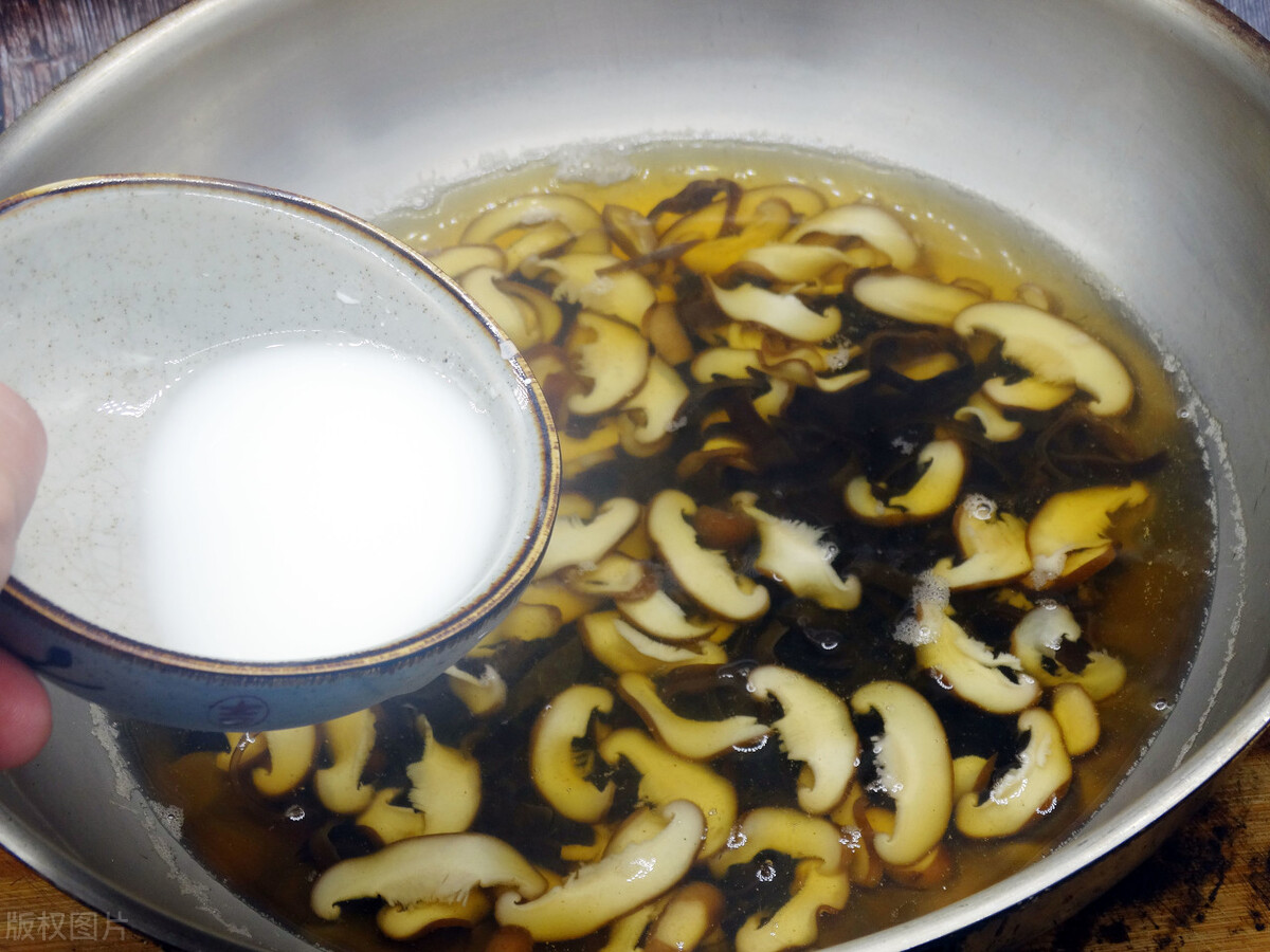 生粉和淀粉做菜有什么区别,淀粉和生粉做菜有什么区别