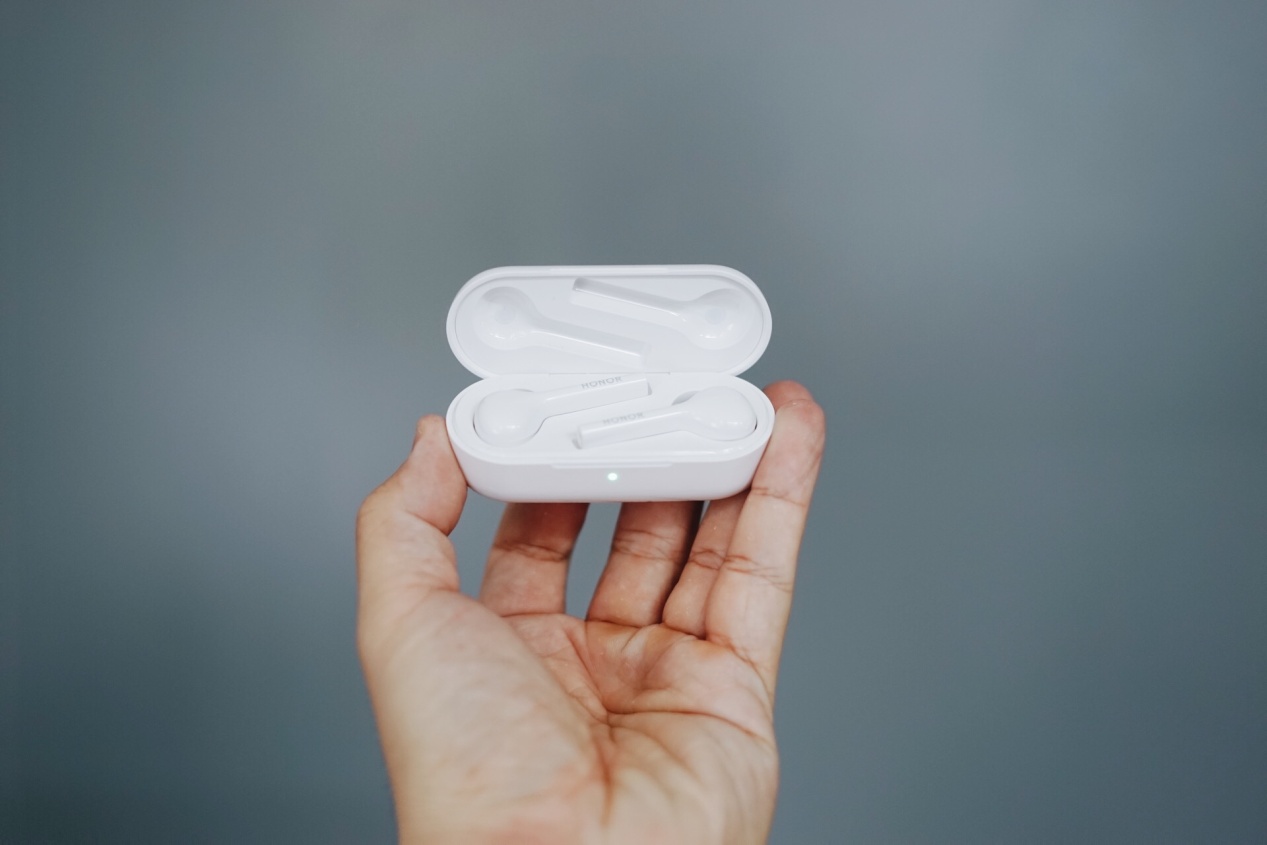 荣耀蓝牙耳机flypods3京东卖200多,荣耀耳机flypods青春版试用测评