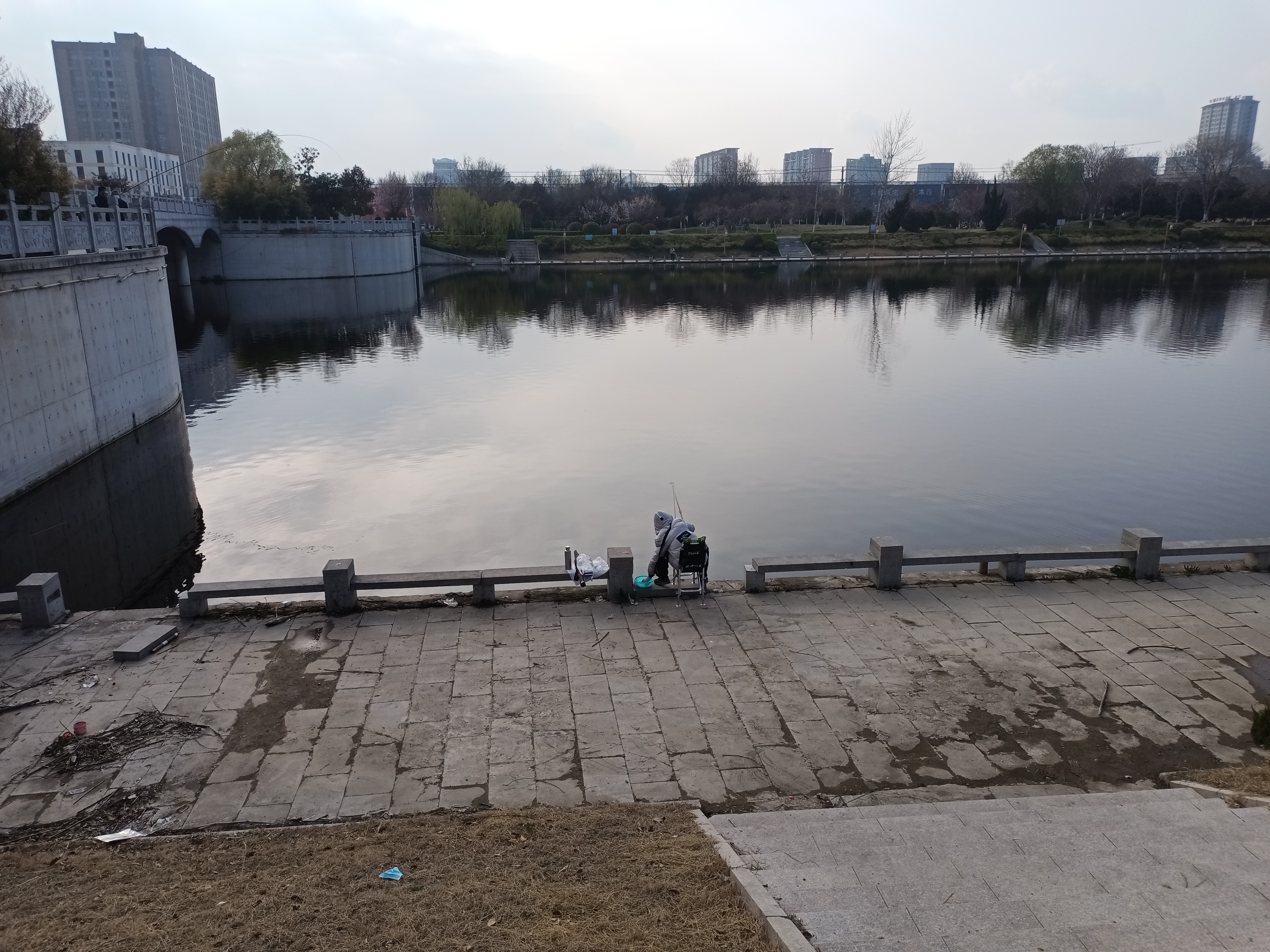 春暖花开正当时,丰县河滨公园成了很多丰县人的休闲胜地