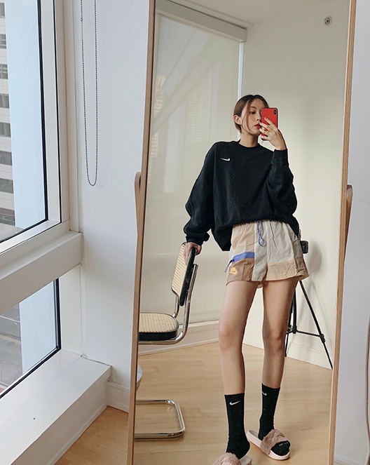 短裤在夏季可以说是既百搭又清凉,时髦女生衣橱里不可少的百搭短裤