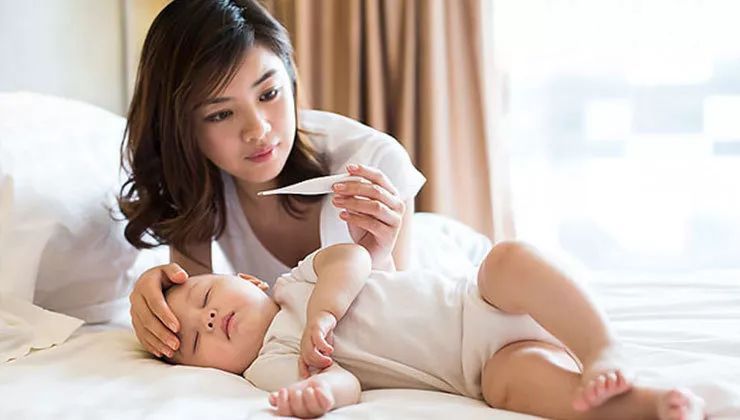 有没有宝宝发烧手烫脚冷的,婴儿额头36度六腋下38度是发烧吗