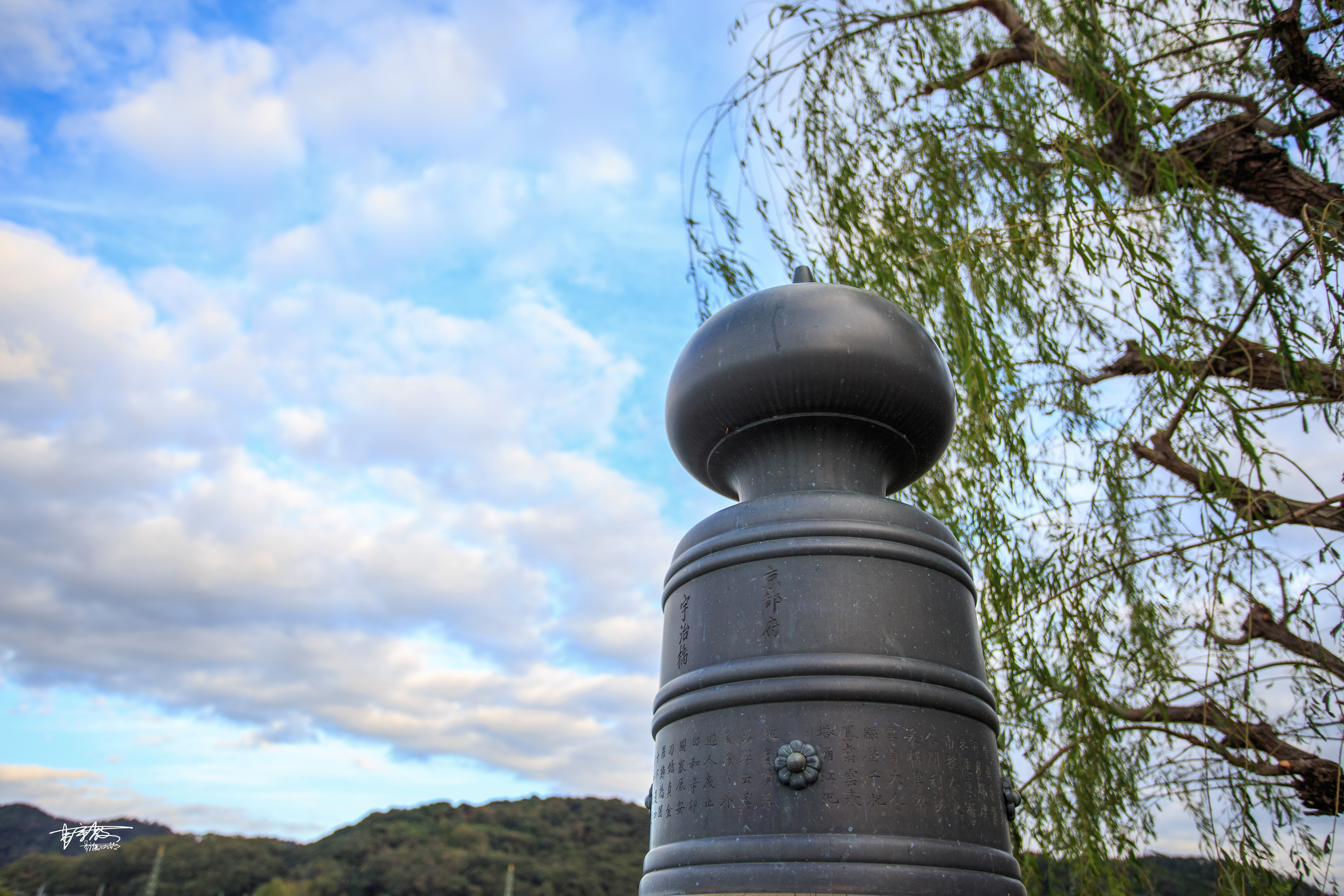 《万叶集》里的荒芜旧宫，千寻与无脸男走过的桥