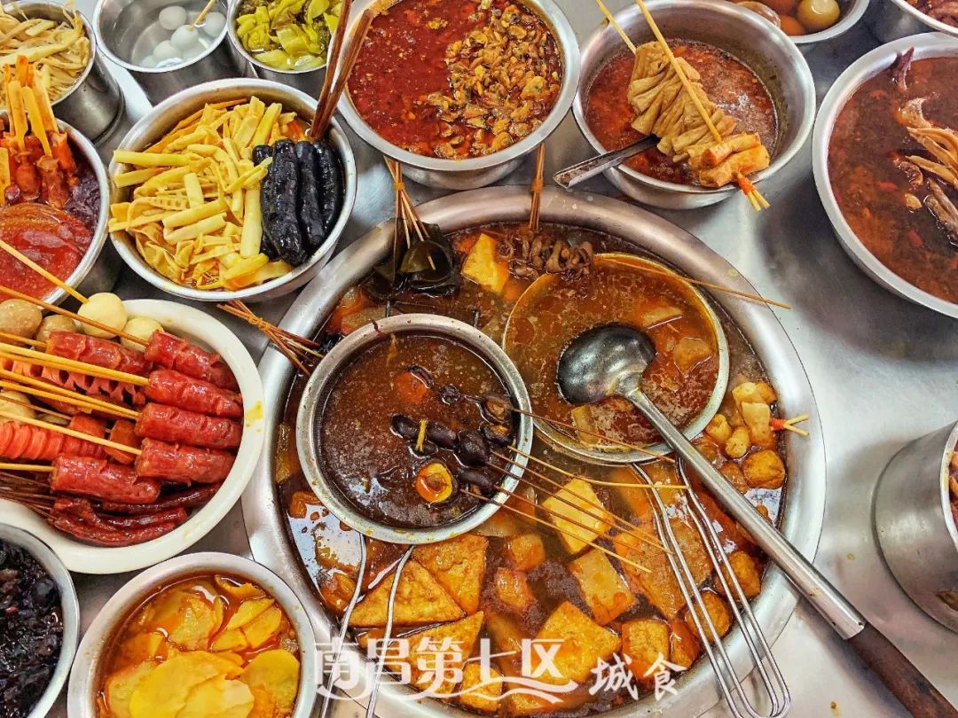 在民德路开了16年的水煮店，花甲肉腰子鸡脚都是心头好|城食19