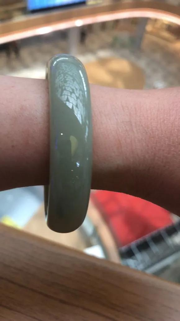 青海料白玉镯值多少钱,200多的青海玉手镯是真的吗
