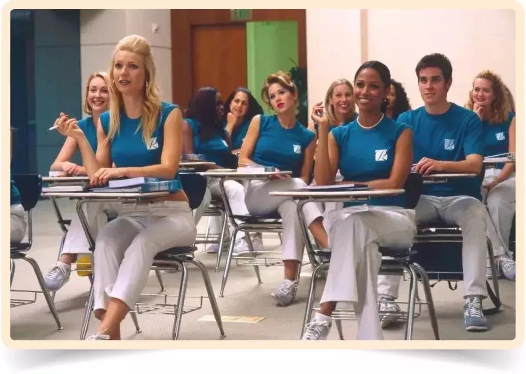 空姐在飞机上的坐姿,空姐坐飞机的奇葩经历