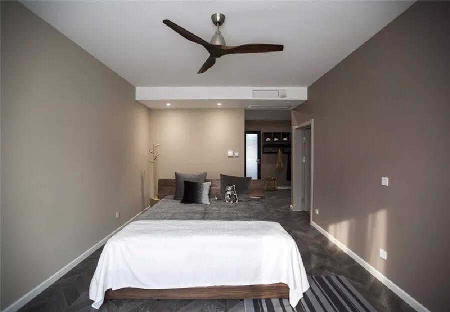 330㎡跃层，还附带阁楼，难怪朋友说像别墅，太大气了！尤其客厅