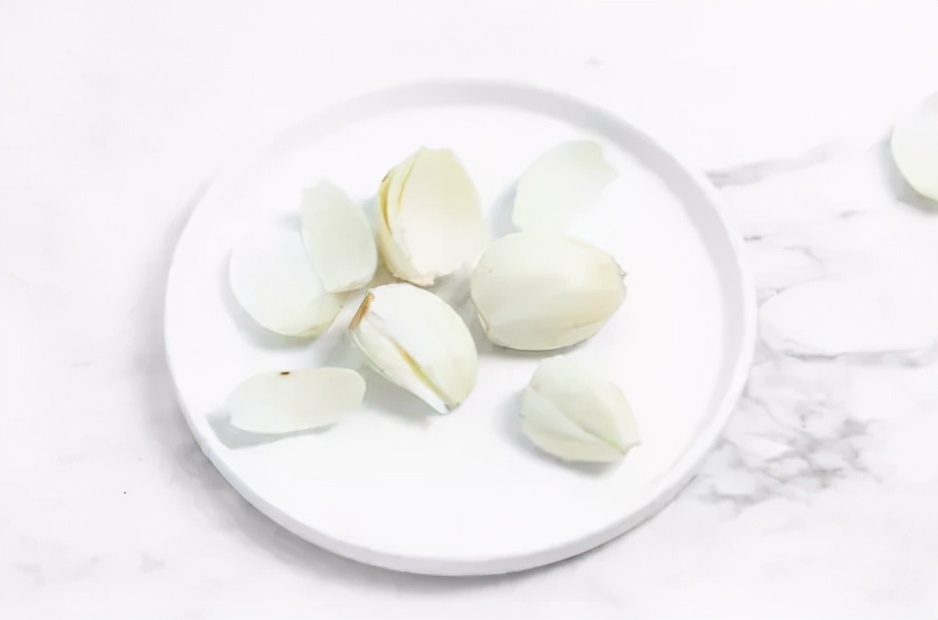 扇骨墨鱼板栗莲藕汤,莲藕墨鱼猪骨汤的功效