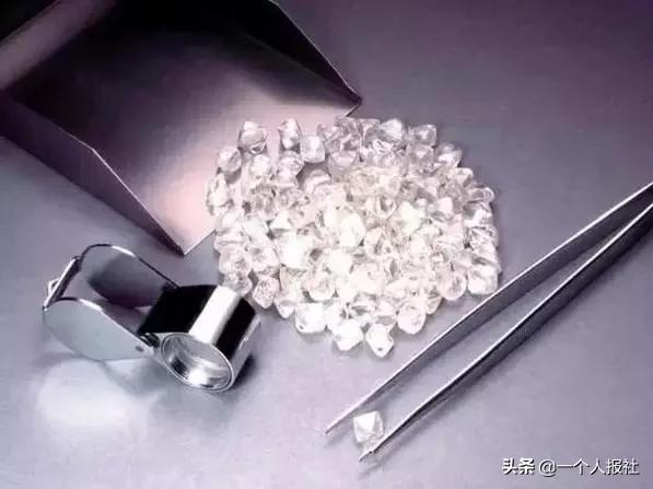 閽荤煶涔嬬編鍦ㄤ簬姘告亽,閽荤煶鍘熺煶琛ㄩ潰鐗瑰緛