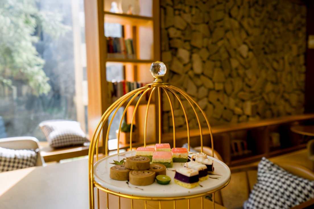 商量岗内的这家酒店,四季气候适宜居住,住客宛若身处桃花源