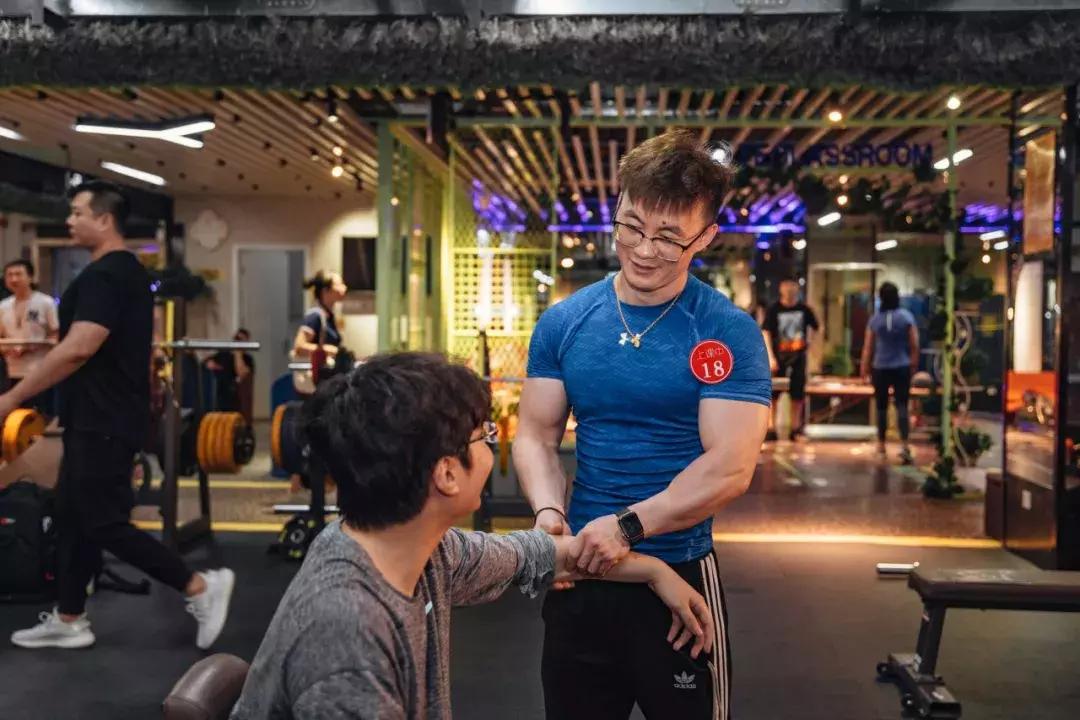 30岁转行健身教练太晚了,27岁当健身教练五年竟然还负债