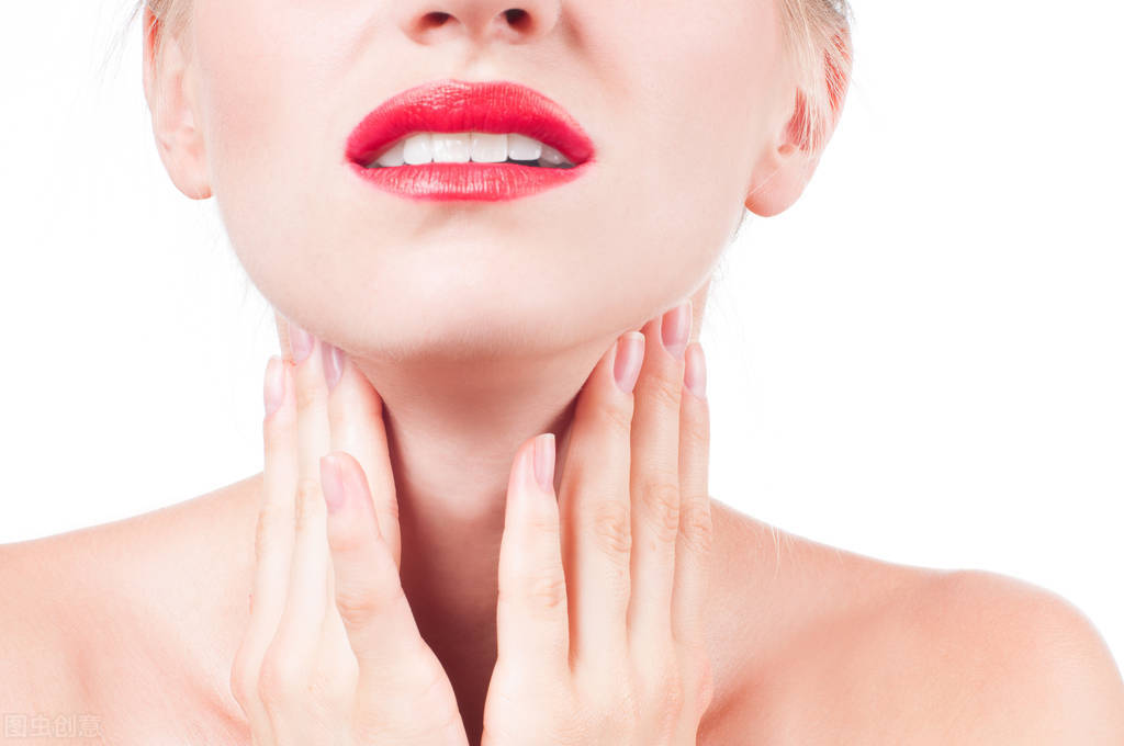 答患者问：咽喉有痰咳不出？口苦口干还失眠？手脚心热易出汗？