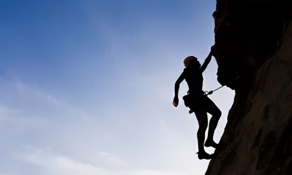 当你贫穷时候亲人都瞧不起你,当你穷困潦倒父母嫌弃你