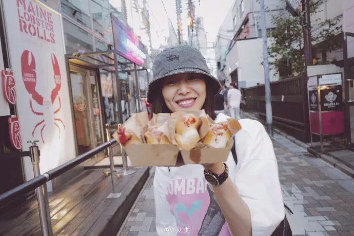 刘雯国际t台走秀视频,刘雯走t台视频