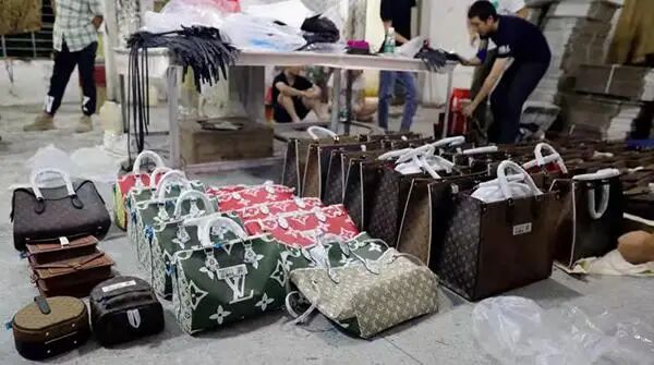 lv假包被抓会怎么样,查获的lv假包装满7麻袋