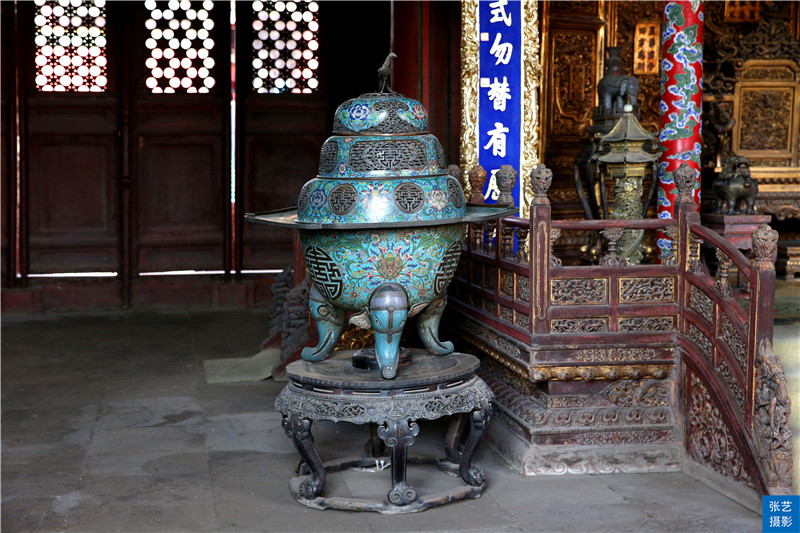 沈阳故宫是举世闻名的建筑物,中国仅存的两大宫殿沈阳故宫