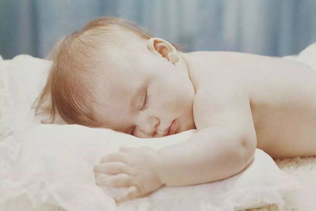 宝宝胀气与奶瓶有关系吗,奶瓶喂养姿势不对会引起肠胀气吗