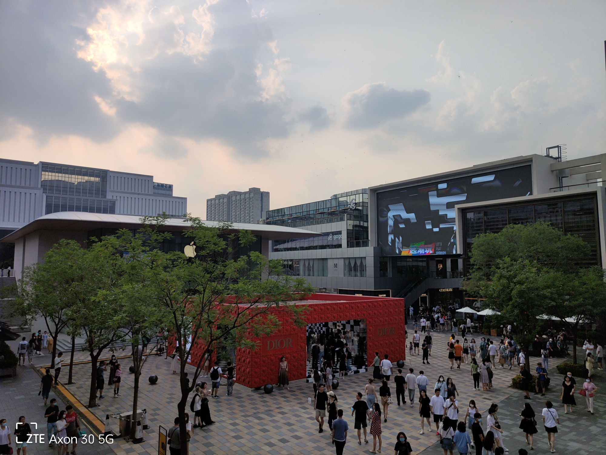 中兴axon30屏下版上手体验,中兴axon30ultra对比axon30pro