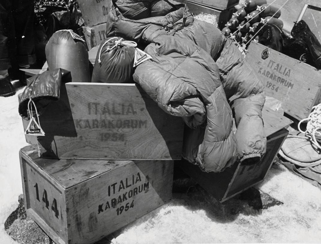 moncler羽绒服上万值不值,moncler盟可睐羽绒服款式