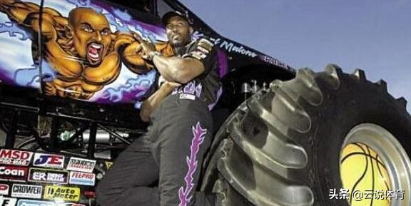 NBA巨星从不差钱：詹皇18岁开2003悍马H2