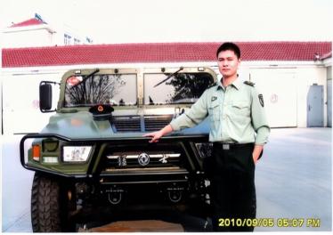 昔日军中建功今朝创业先峰——记退役军人文远留学教育董事长李威