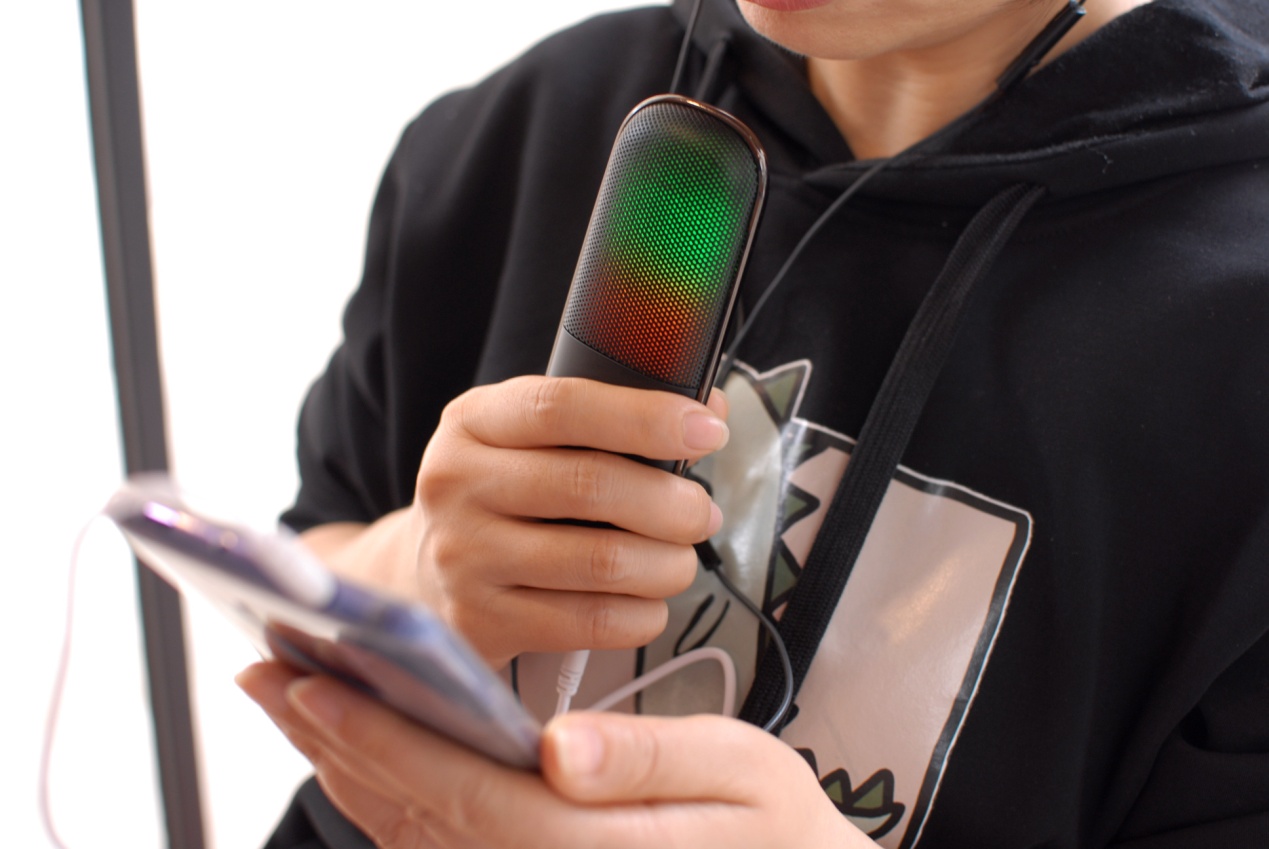 光由声动，开启炫酷的K歌新模式——发条植物园LED声动麦克风