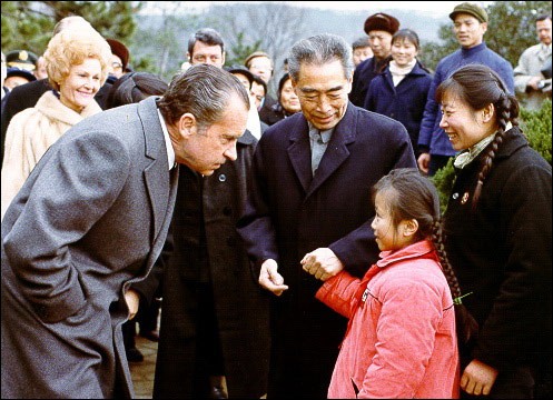 尼克松收到毛*东泽**12字墨宝，不解其意，50年众说纷纭，无人能解