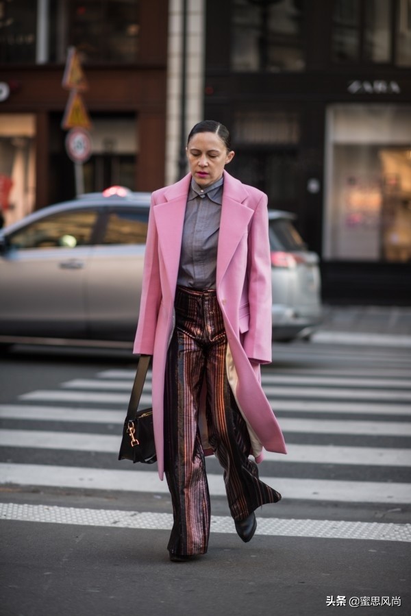 灰色系时髦搭配,高级搭配色系灰色和粉色