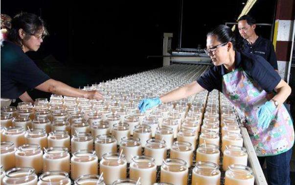 本是一名仓库管理员，硬是用一根蜡烛，支起了属于她的商业帝国