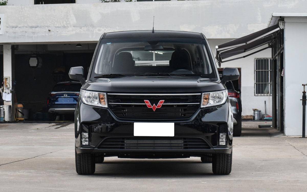 五菱宏光v和瑞风m3哪个好一点,7万左右的mpv7座最值得购买的车