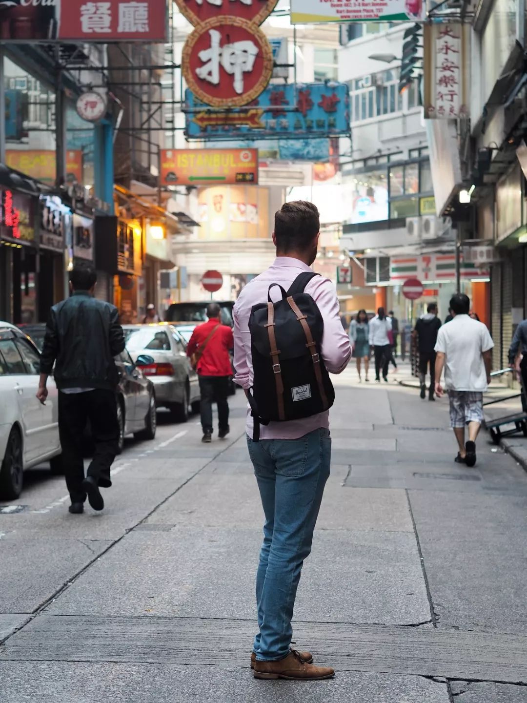 出差见客户双肩包,轻便双肩包出差不压肩膀