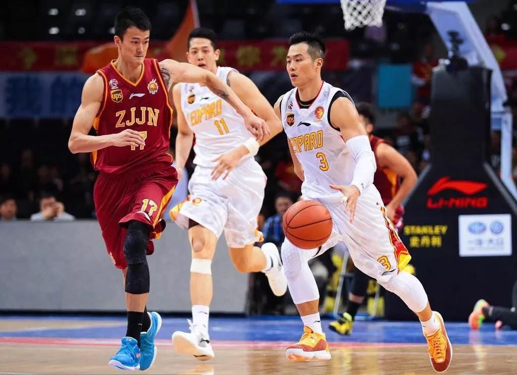 cba赛场再现争议一幕,cba赛场上用过的篮球值钱吗